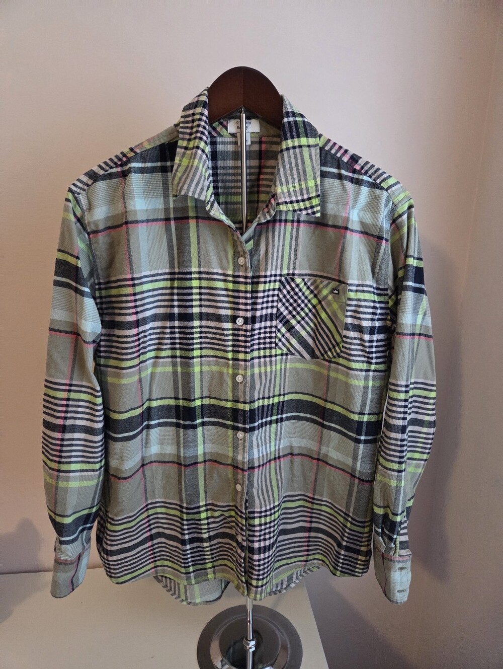 crown & ivy Plaid Button-Down Shirt in Green and Navy